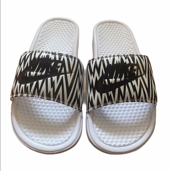 Nike Slides Size 9 - Picture 2 of 7